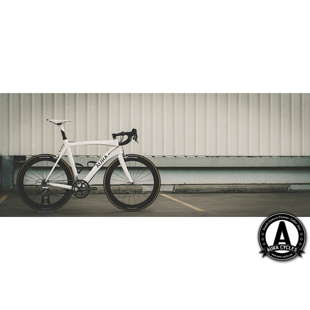 The Ionos II in crisp white with silver highlights paired with  #tokyowheel epic 60s with veloflex tyres