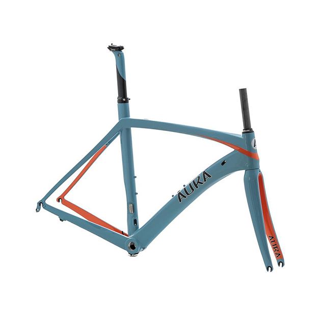 We currently have a Gulf Racing inspired Ionos II in stock (54cm toptube) and ready to roll at an attractive discount. Contact us on info @ aura-cycles.com for more info.